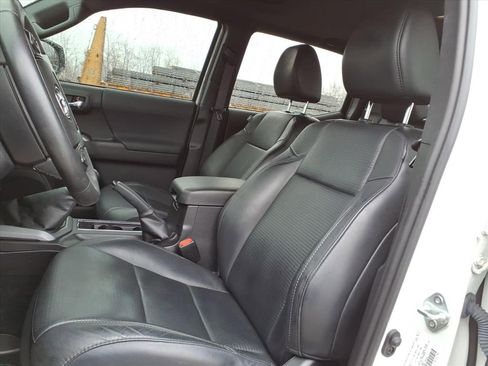 Used 2021 Toyota Tacoma TRD Off-Road w/ TRD Premium Off Road Package image 14