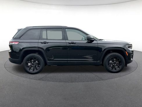 Certified 2025 Jeep Grand Cherokee Altitude AWD/4WD image 7