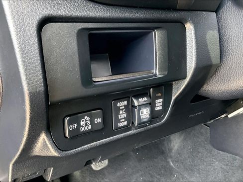 Used 2017 Toyota Tacoma TRD Off-Road w/ Tow Package AWD/4WD image 29