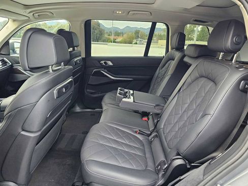 Used 2024 BMW X7 xDrive40i w/ Premium Package image 18