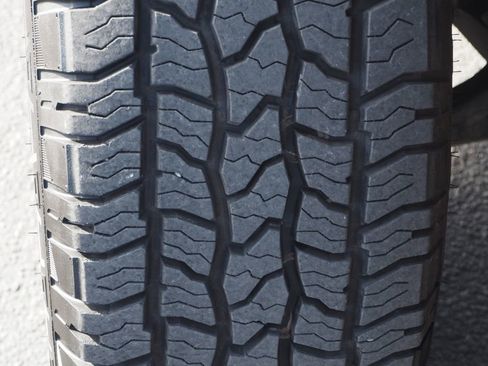 Used 2024 GMC Sierra 2500 SLT w/ SLT Premium Package image 10