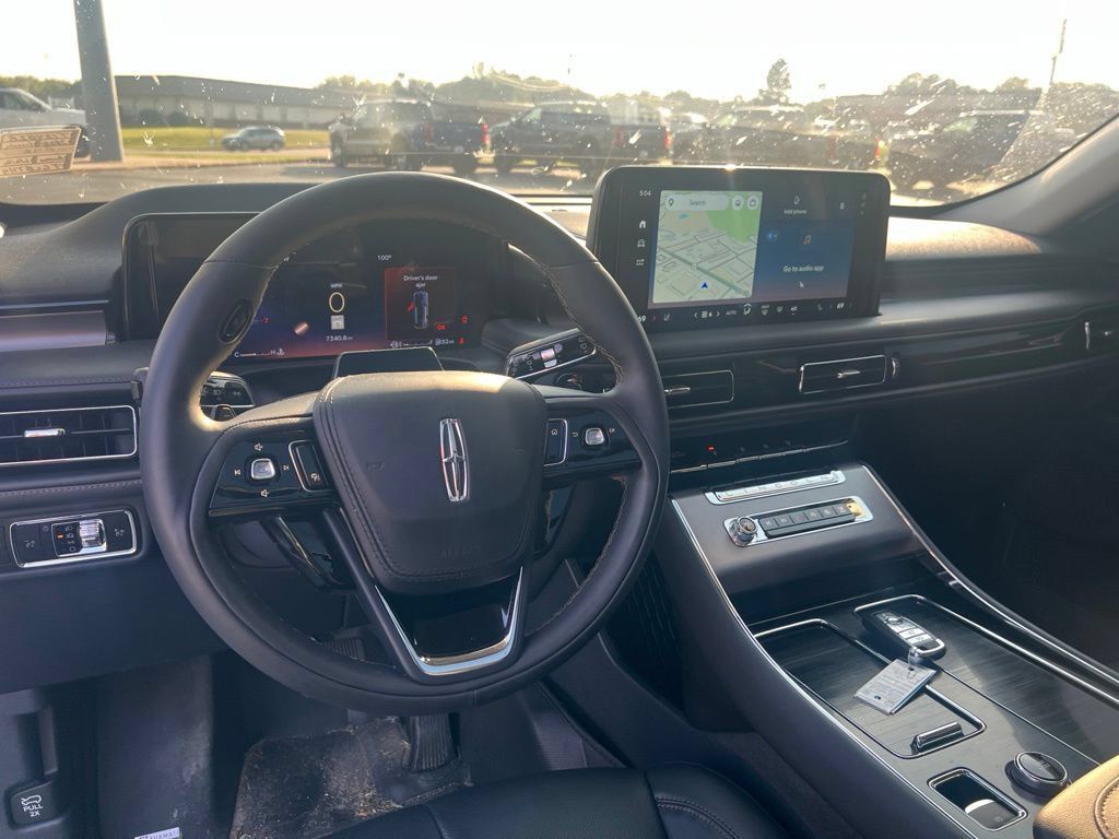 Used 2026 Lincoln Aviator AWD image 11