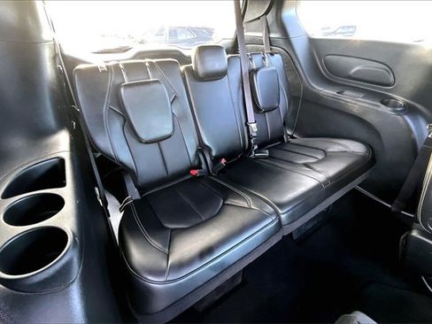 Used 2025 Chrysler Pacifica Select image 25