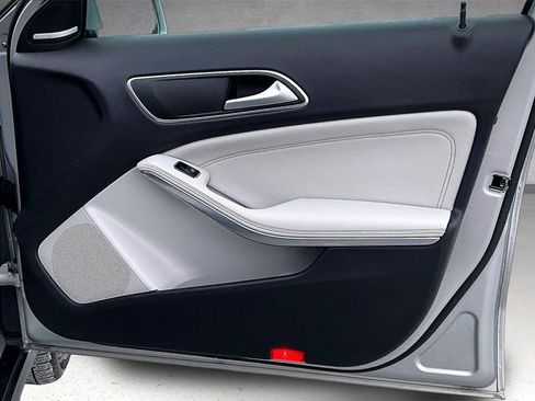 Used 2016 Mercedes-Benz GLA 250 4MATIC image 28