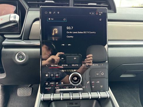 Used 2025 GMC Terrain Elevation w/ Elevation Premium Package image 23