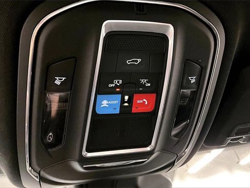 Used 2024 Jeep Grand Cherokee Altitude image 32