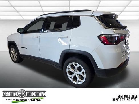 Used 2024 Jeep Compass Latitude AWD/4WD image 4