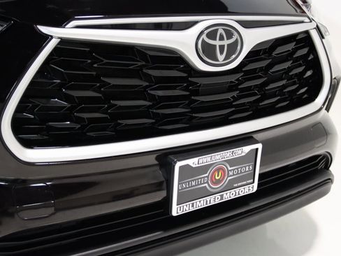 Used 2021 Toyota Highlander XLE image 23
