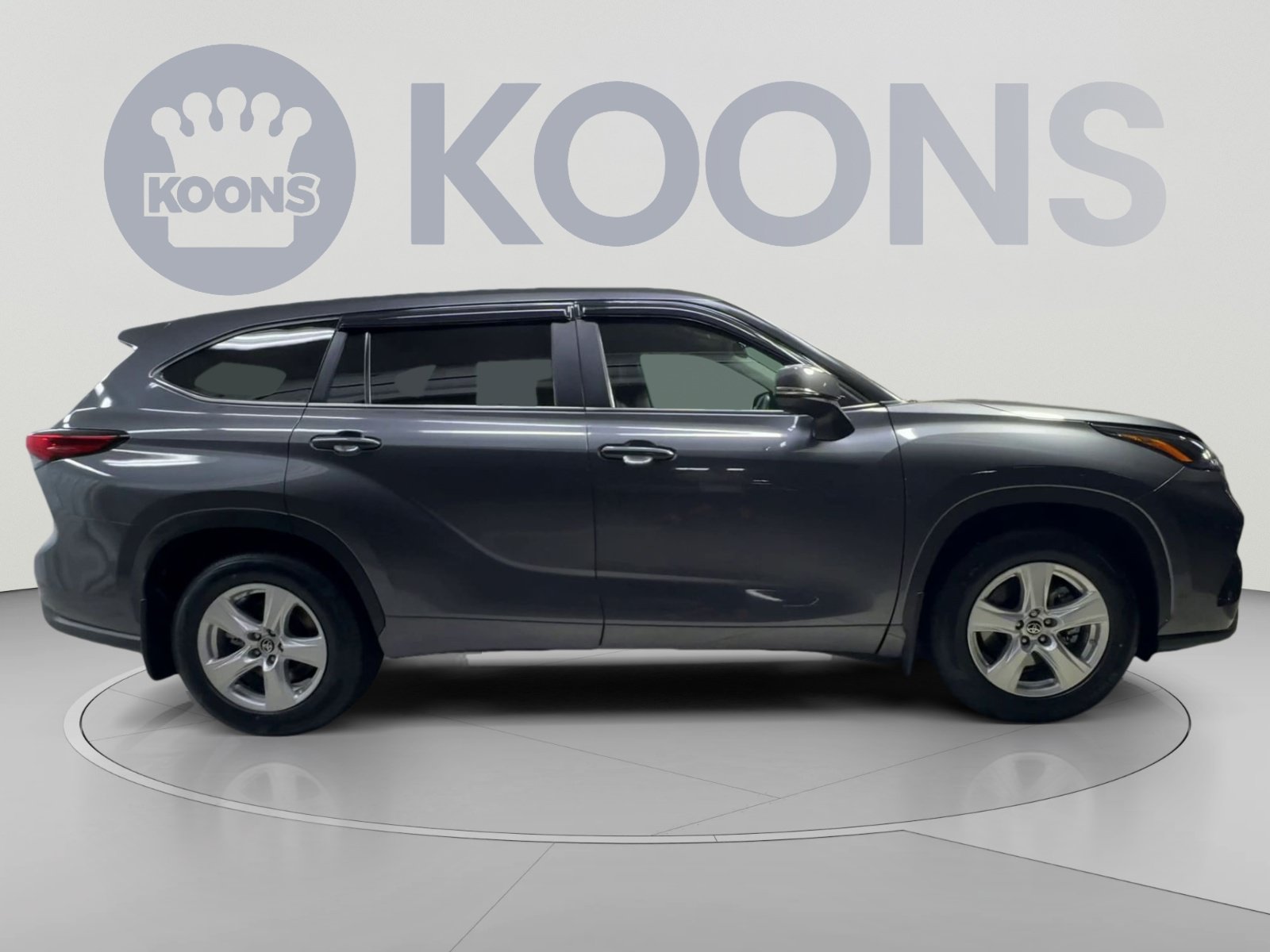 Used 2023 Toyota Highlander LE AWD/4WD image 12