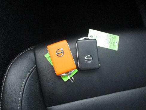 Used 2022 Volvo XC40 T5 Momentum image 86