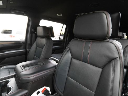 Used 2021 Chevrolet Suburban RST w/ Luxury Package image 7