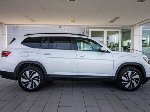 Used 2026 Volkswagen Atlas SE FWD image 3