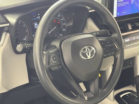 Used 2024 Toyota Corolla Cross L AWD/4WD image 12