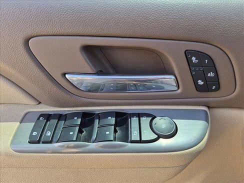 Used 2011 Chevrolet Tahoe LT w/ Luxury Package AWD/4WD image 15