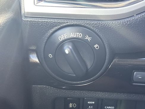 Used 2019 Nissan Titan SV w/ SV Convenience Package image 27