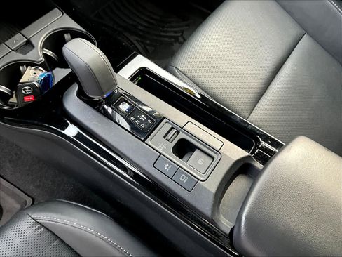 Used 2024 Toyota Prius Limited image 20