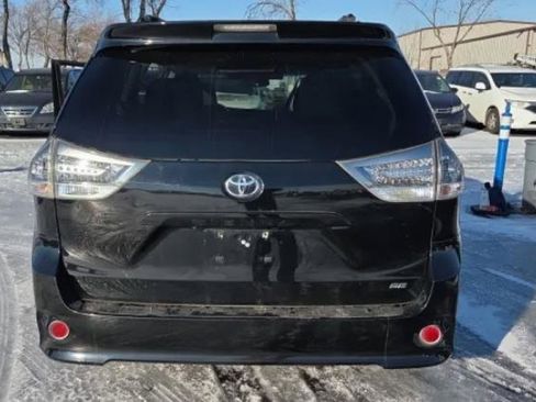 Used 2015 Toyota Sienna SE Premium image 4
