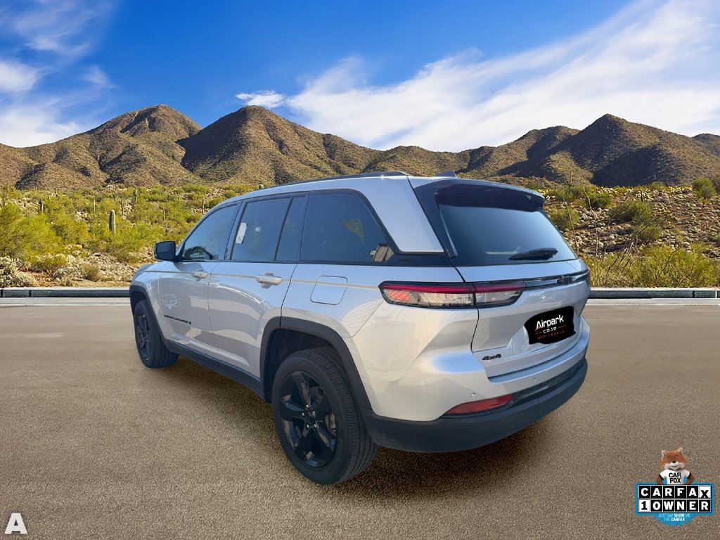 Used 2023 Jeep Grand Cherokee Altitude AWD/4WD image 2
