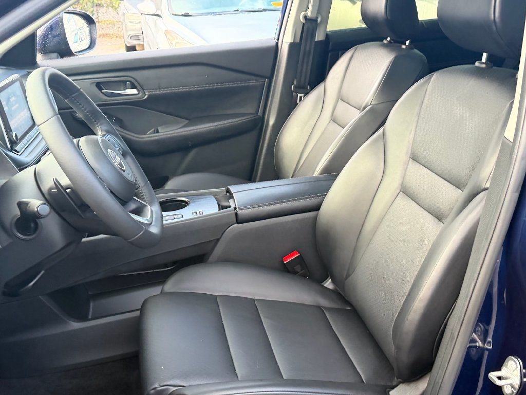 Certified 2024 Nissan Rogue SV w/ SV Premium Package FWD image 10