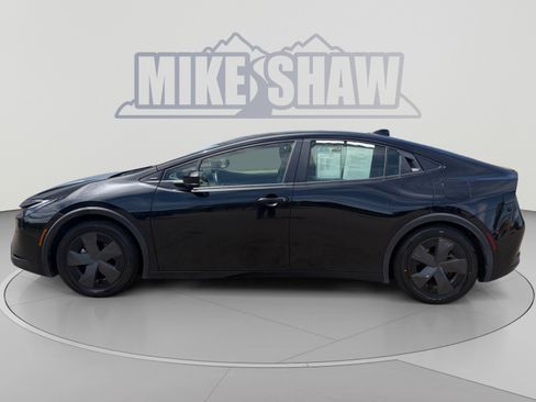 Used 2024 Toyota Prius LE FWD image 2