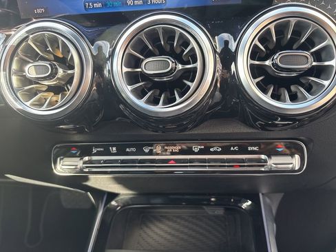 Used 2024 Mercedes-Benz GLB 250 image 29