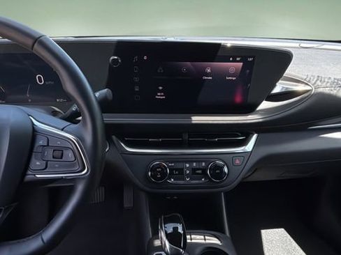 Used 2024 Buick Envista Preferred w/ Convenience I Package image 11