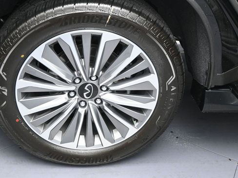 New 2026 INFINITI QX80 Luxe image 5