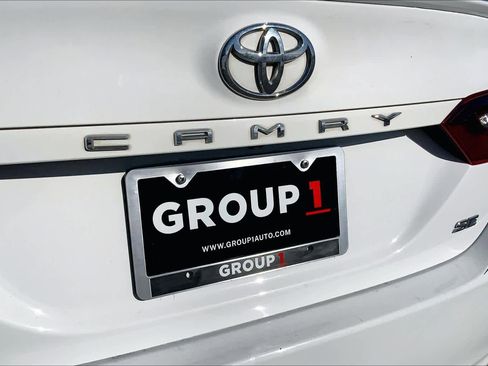Used 2023 Toyota Camry SE image 9