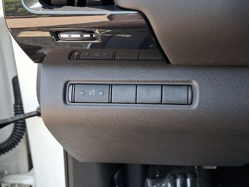Used 2025 Nissan Pathfinder S AWD/4WD image 25