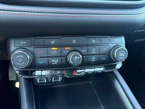 Used 2025 Dodge Durango GT AWD/4WD image 22