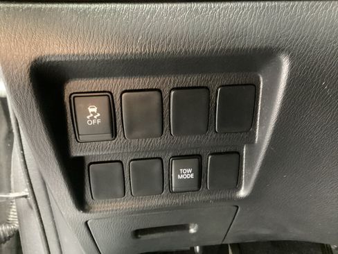 Used 2018 Nissan Pathfinder S AWD/4WD image 27