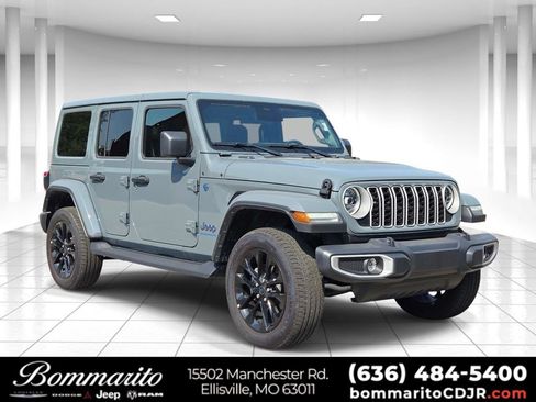 Used 2025 Jeep Wrangler Unlimited Sahara AWD/4WD image 1