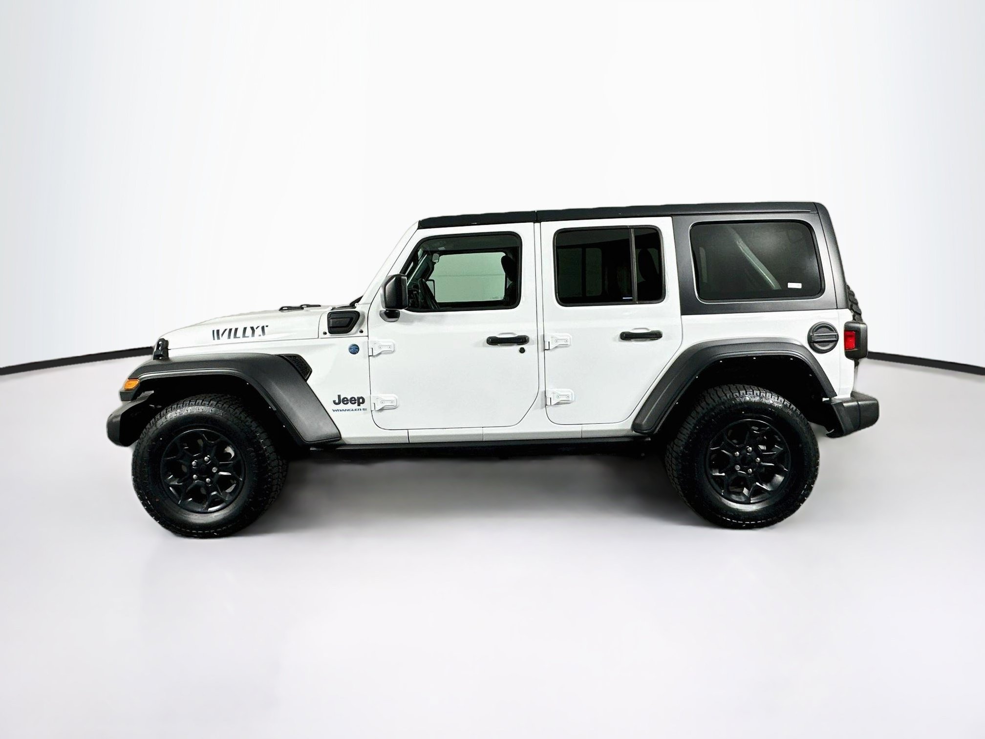 Used 2023 Jeep Wrangler Unlimited w/ Cold Weather Group AWD/4WD image 4