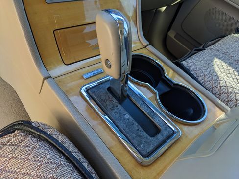 Used 2010 Lincoln Navigator Base image 17