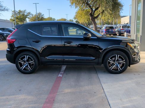 Used 2025 Volvo XC40 B5 Core image 10