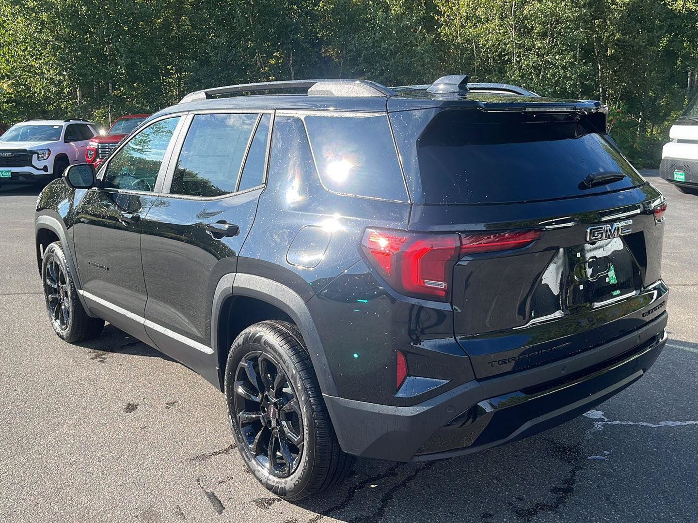 New 2027 GMC Terrain Elevation w/ Elevation Premium Package AWD/4WD image 3