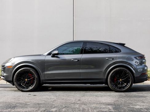 Used 2024 Porsche Cayenne Coupe AWD/4WD image 2