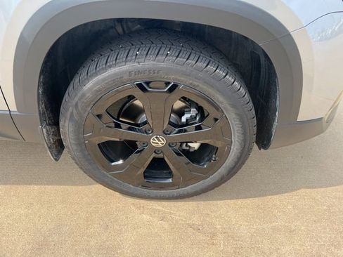 Used 2025 Volkswagen Taos SEL w/ Taos Adventure Package (SXB) image 15