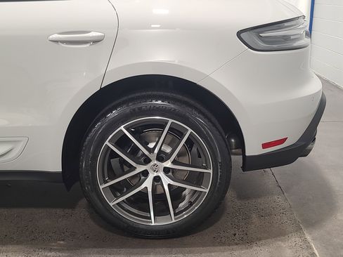 New 2026 Porsche Macan image 35