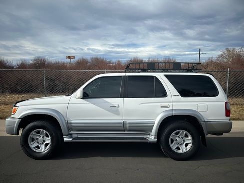 Used 2000 Toyota 4Runner Limited image 2
