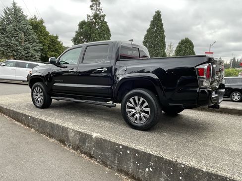Certified 2022 Toyota Tacoma Limited AWD/4WD image 5