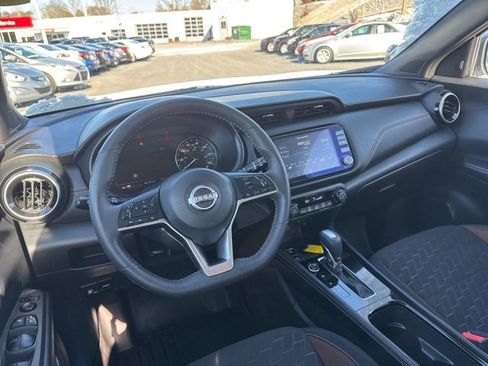 Used 2024 Nissan Kicks SR image 12
