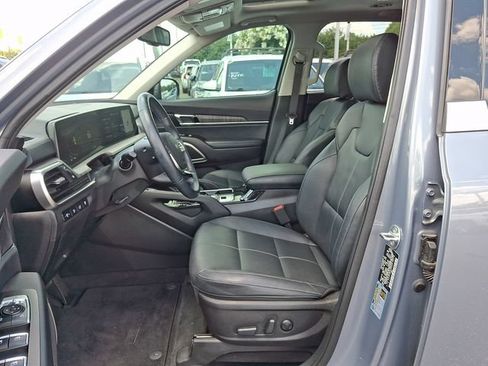 Used 2024 Kia Telluride EX w/ EX Captain's Chair Package AWD/4WD image 11