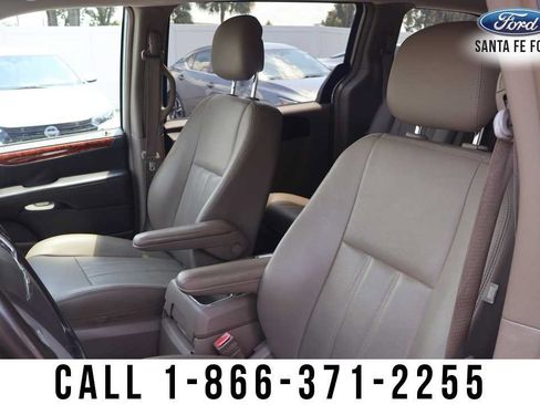 Used 2016 Chrysler Town & Country Touring FWD image 13