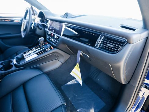 Certified 2026 Porsche Macan S AWD/4WD image 27