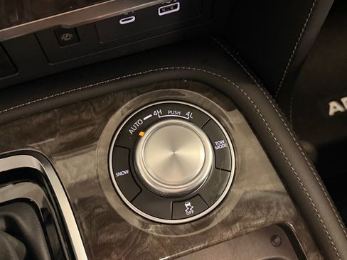 Used 2024 Nissan Armada Platinum w/ Captain's Chairs Package image 15