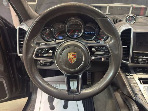 Used 2015 Porsche Cayenne Turbo AWD/4WD image 16