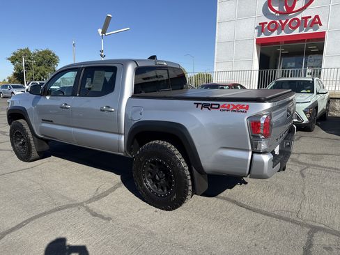 Used 2020 Toyota Tacoma TRD Off-Road w/ Technology Package AWD/4WD image 3
