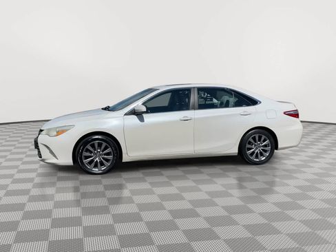 Used 2015 Toyota Camry XLE w/ Moonroof Package FWD image 5
