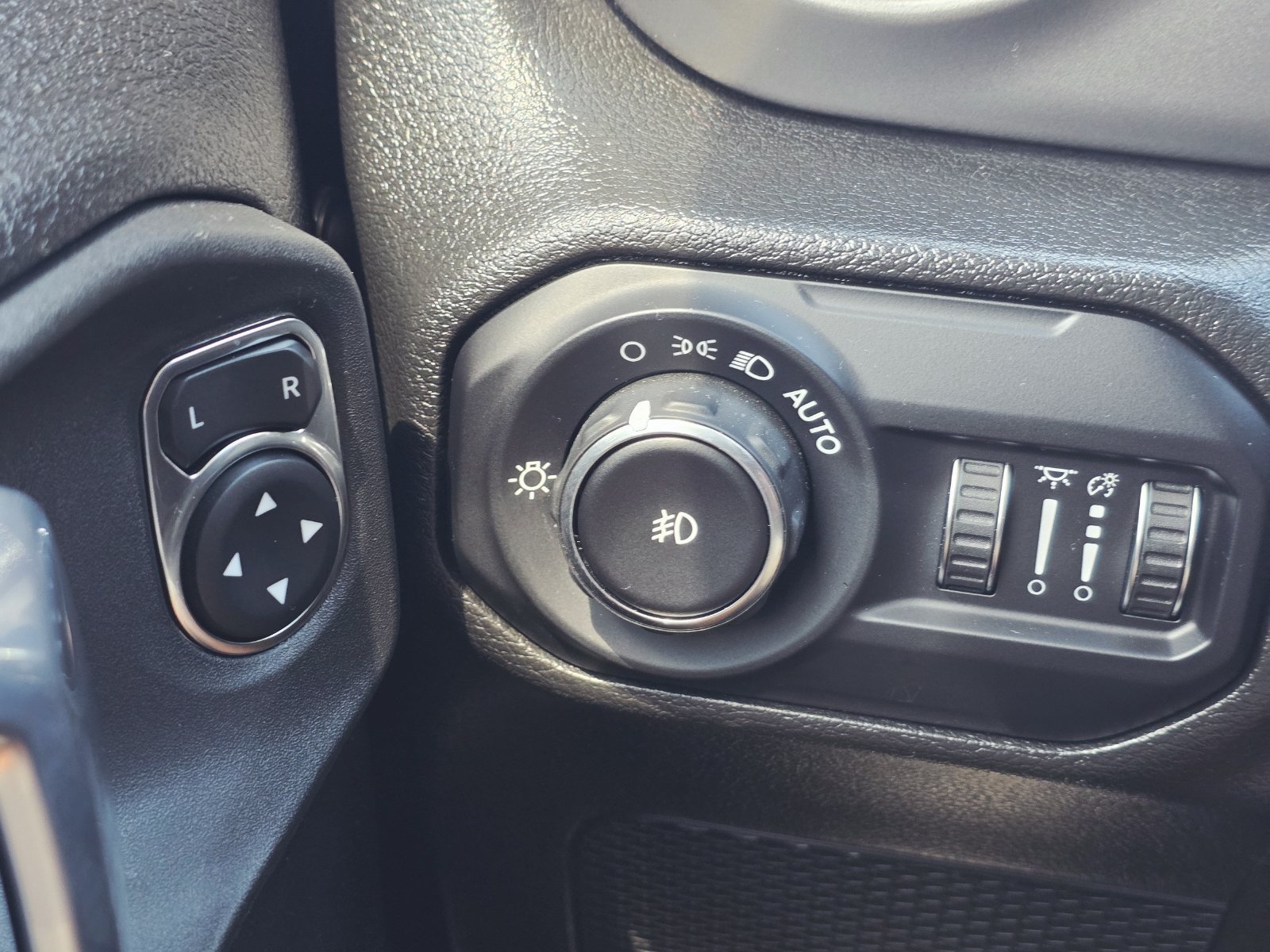Used 2022 Jeep Wrangler Unlimited Sport AWD/4WD image 29